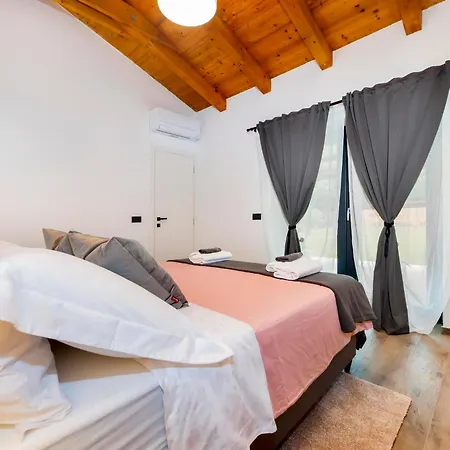 House With Jacuzzi And Sauna Holiday home