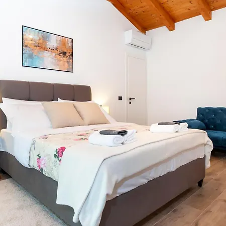 House With Jacuzzi And Sauna Holiday home