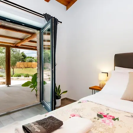 House With Jacuzzi And Sauna Holiday home *