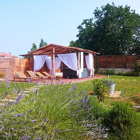 House With Jacuzzi And Sauna * Ровинь