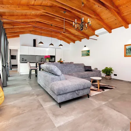 House With Jacuzzi And Sauna Holiday home Rovinj